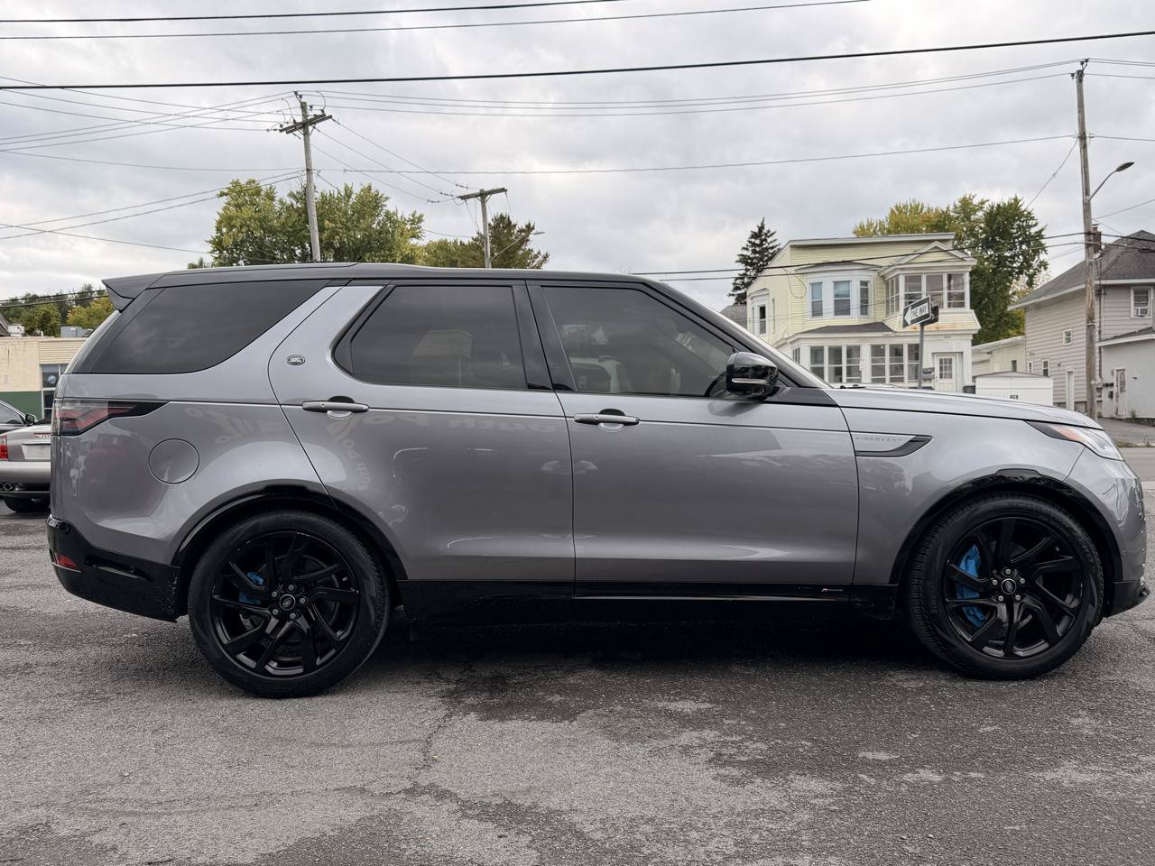 Used 2021 Land Rover Discovery S R-Dynamic AWD/4WD image 4