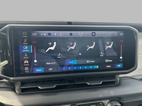 Used 2025 Jeep Wrangler Unlimited Sahara image 28