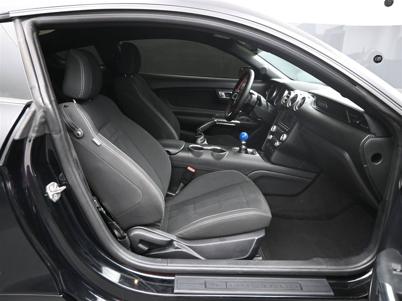 Used 2018 Ford Mustang Coupe RWD image 9
