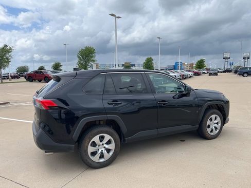 Used 2022 Toyota RAV4 LE image 5