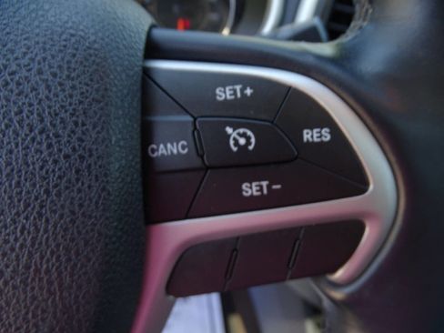 Used 2015 Jeep Cherokee 4WD Limited w/ Luxury Group image 21