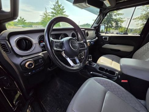 Used 2023 Jeep Wrangler Unlimited Sahara AWD/4WD image 15