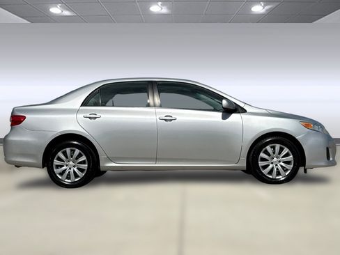 Used 2013 Toyota Corolla LE FWD image 7