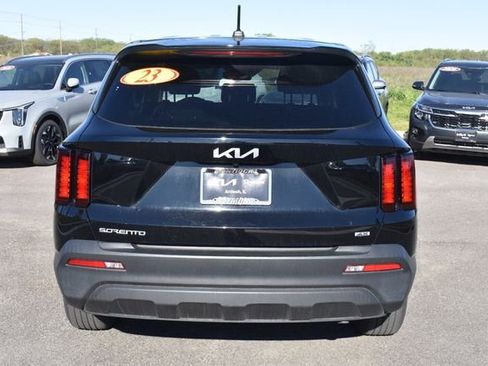 Used 2023 Kia Sorento LX AWD/4WD image 4