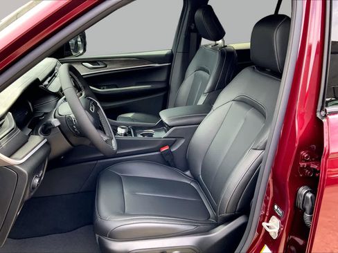 New 2026 Jeep Grand Cherokee Limited RWD image 7