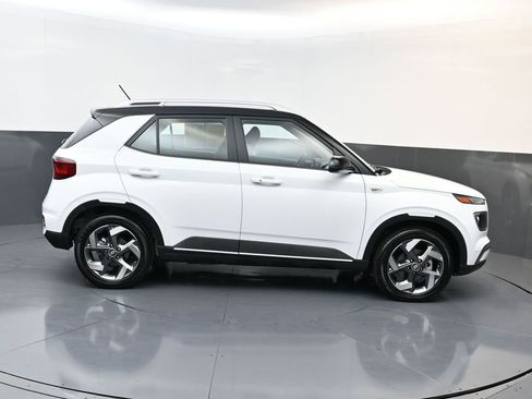 Certified 2025 Hyundai Venue Limited image 3