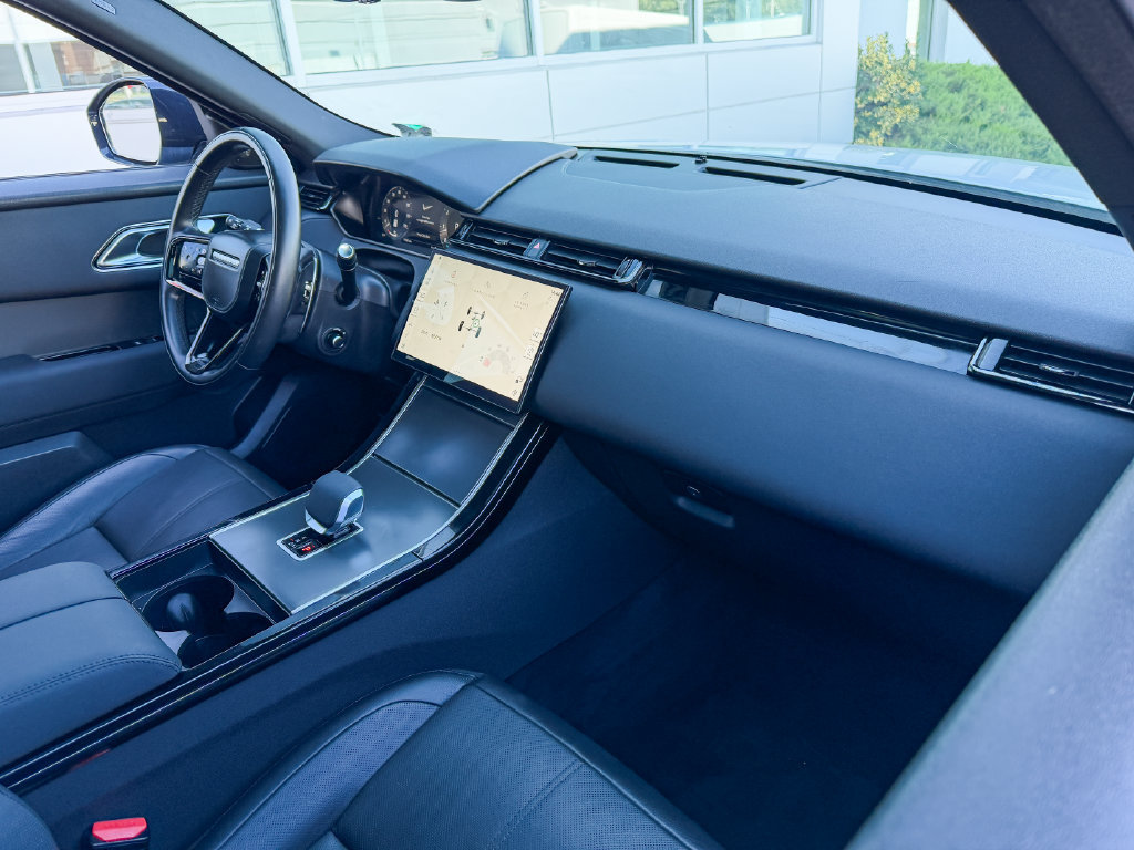 Used 2025 Land Rover Range Rover Velar Dynamic SE AWD/4WD image 8