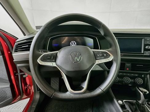 Certified 2023 Volkswagen Jetta SE w/ Panoramic Sunroof Package FWD image 11