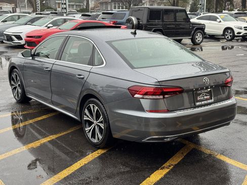 Used 2021 Volkswagen Passat 2.0T SE FWD image 6