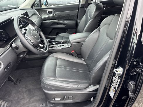 Certified 2023 Kia Sorento SX image 9