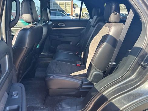 Used 2018 Ford Explorer XLT w/ Equipment Group 202A AWD/4WD image 8