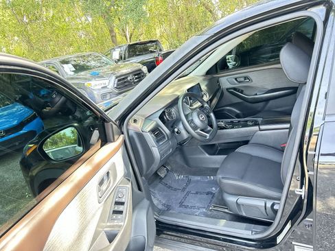 Used 2023 Nissan Rogue S AWD/4WD image 10