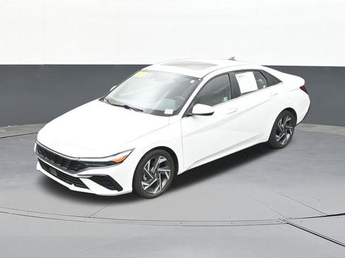 Used 2025 Hyundai Elantra SEL FWD image 70
