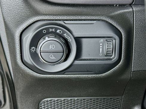 Used 2023 Jeep Gladiator Sport AWD/4WD image 17