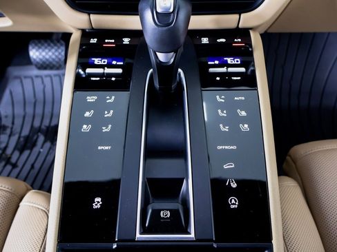 Used 2023 Porsche Macan image 18