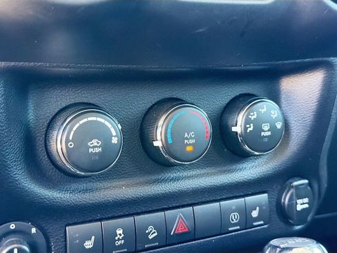 Used 2017 Jeep Wrangler Unlimited Sahara AWD/4WD image 10