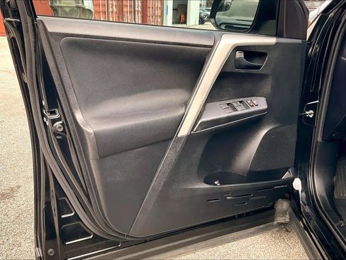 Used 2016 Toyota RAV4 LE image 20