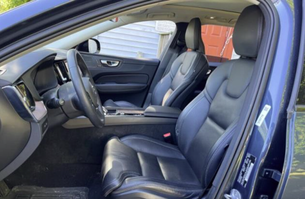 Used 2024 Volvo XC40 B5 Plus w/ Protection Package Premier AWD/4WD image 18
