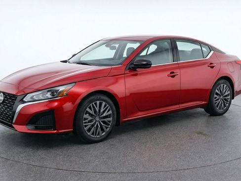 Used 2025 Nissan Altima 2.5 SV image 3