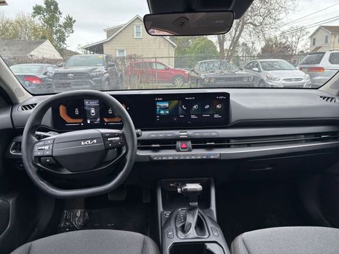 Used 2025 Kia K4 FWD image 28