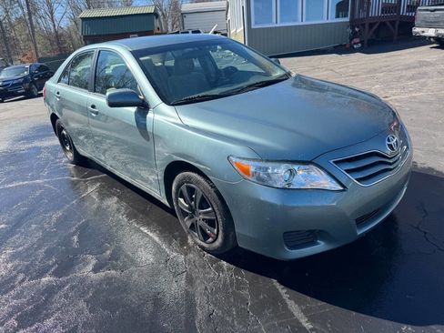 Used 2011 Toyota Camry LE image 9