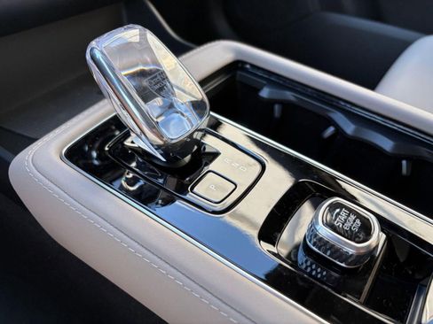 New 2026 Volvo XC90 B6 Plus w/ Protection Package Premier image 18