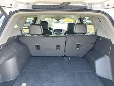 Used 2023 GMC Terrain SLT image 14