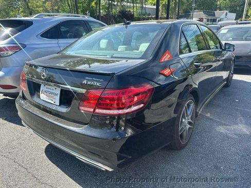 Used 2014 Mercedes-Benz E 550 4MATIC Sedan image 4