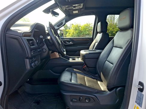 Used 2022 Chevrolet Tahoe High Country AWD/4WD image 11