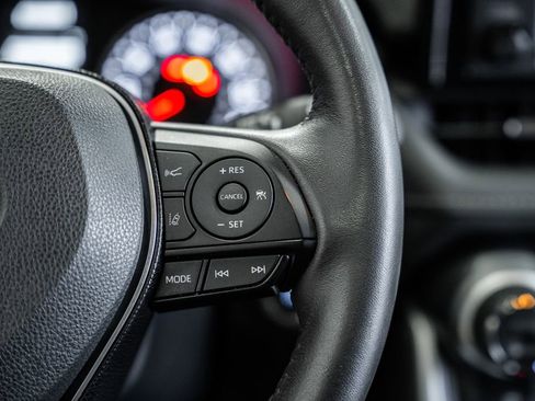 Used 2020 Toyota RAV4 XLE Premium image 28