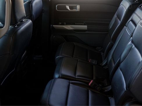 Used 2024 Ford Explorer XLT w/ Equipment Group 202A image 24