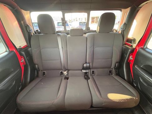 Used 2023 Jeep Gladiator Rubicon AWD/4WD image 27