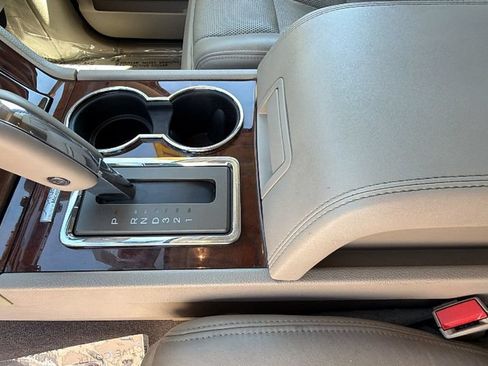 Used 2014 Lincoln Navigator 4WD image 13