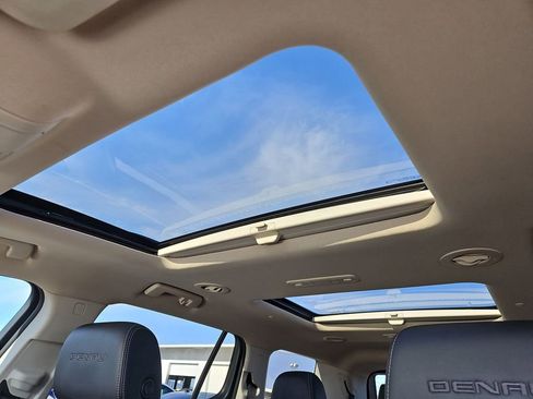 Used 2022 GMC Acadia Denali w/ Denali Ultimate Package image 25