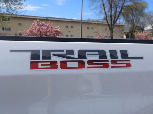 Used 2020 Chevrolet Silverado 1500 LT Trail Boss AWD/4WD image 4