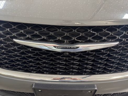 Used 2025 Chrysler Pacifica Select FWD image 21
