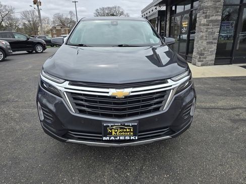 Used 2022 Chevrolet Equinox LT image 2