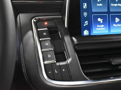 Used 2022 Chevrolet Tahoe LT w/ LT Signature Package image 16