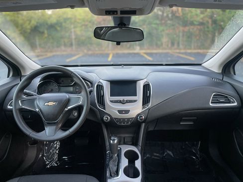 Used 2017 Chevrolet Cruze LS image 27