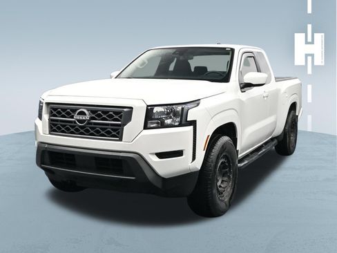 Used 2024 Nissan Frontier SV RWD image 3