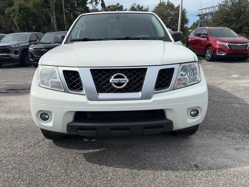 Used 2021 Nissan Frontier SV RWD image 2