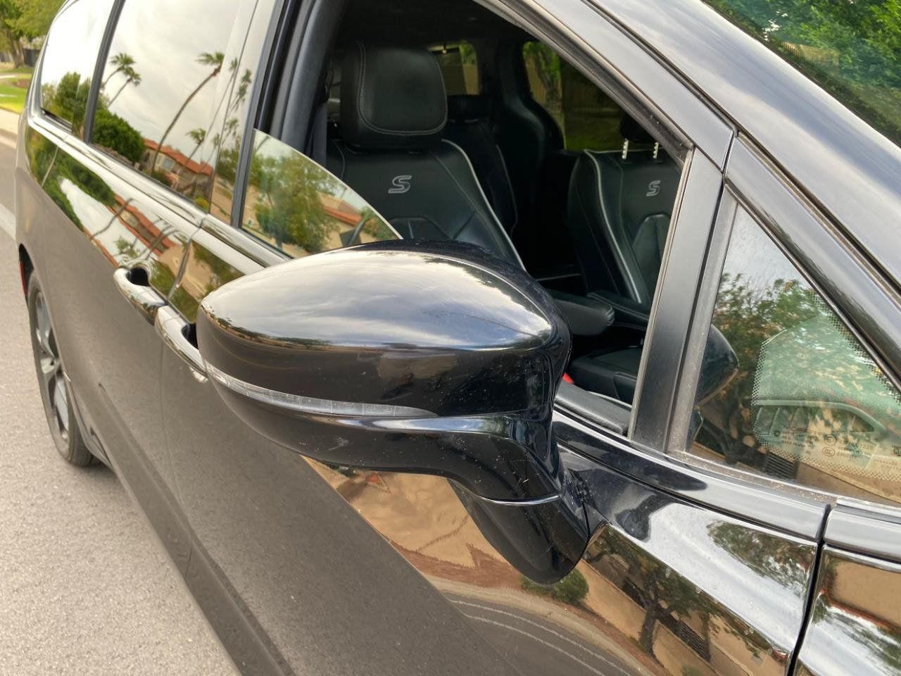 Used 2025 Chrysler Pacifica Limited FWD image 16