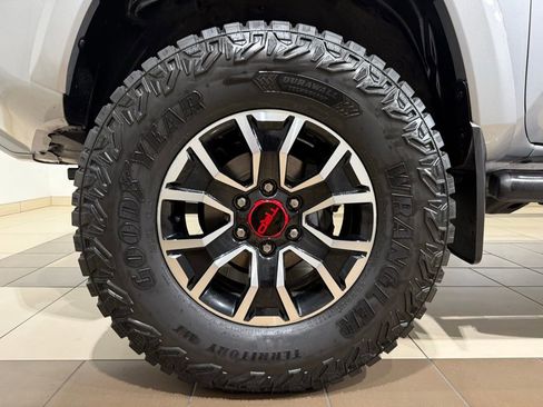 Used 2021 Toyota Tacoma TRD Sport w/ TRD Premium Sport Package AWD/4WD image 9