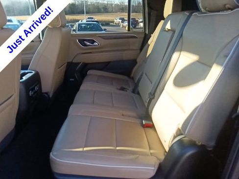 Used 2024 Chevrolet Suburban Premier RWD image 27