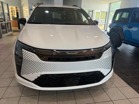 New 2027 Chrysler Pacifica Select FWD image 2