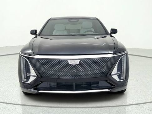Used 2025 Cadillac Lyriq Luxury AWD/4WD image 2