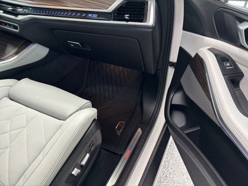 Used 2025 BMW X5 xDrive50e w/ Premium Package image 13