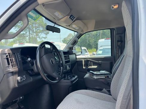 Used 2023 GMC Savana 3500 LS image 12