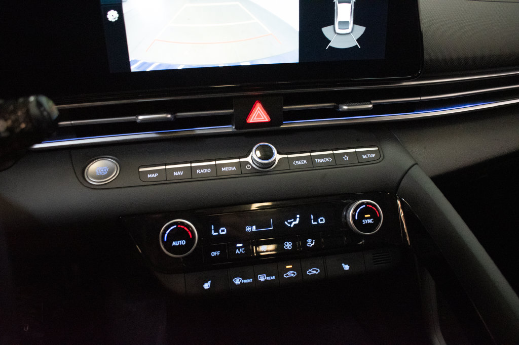 Used 2023 Hyundai Elantra Limited FWD image 17