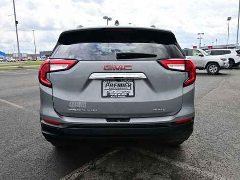 Used 2023 GMC Terrain SLE w/ Driver Convenience Package image 7